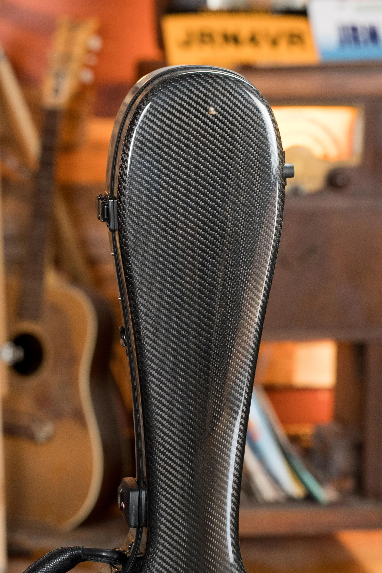 TKL Voyager Universal Black/Blue Carbon Fiber Dreadnought Case - Image 3